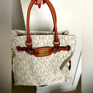 Michael kors hand bag